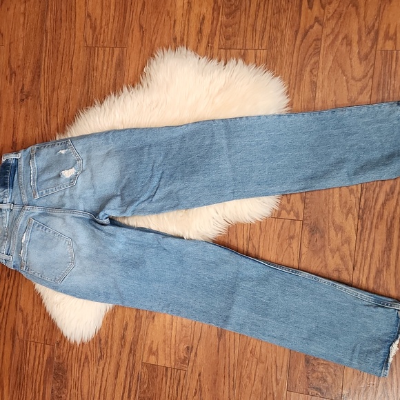 Abercrombie & Fitch 90's Straight Leg Medium Wash Jeans - Picture 2 of 6